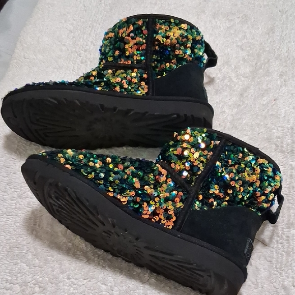 UGG Stellar Black Suede Sequin Boots - Picture 4 of 7